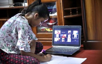 अनलाइन कक्षा पढ्दै आएका दुई हजार बालबालिकाको आँखा परीक्षण